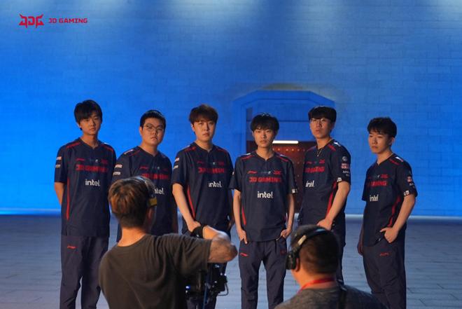 在赛场上一 在赛场上一